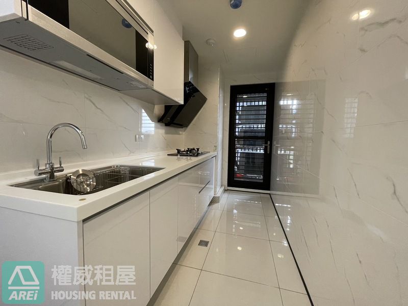 高鐵站遠雄明日讚無印2+1房平車可租補