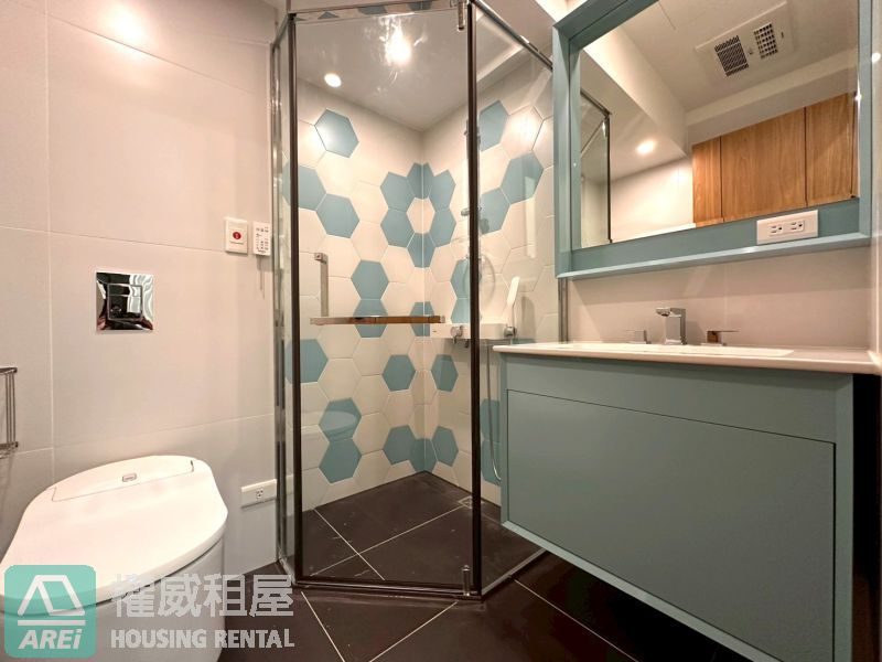 京城新世界｜R8 三多商圈核心．高樓景觀 2房雙衛｜平面車位可租