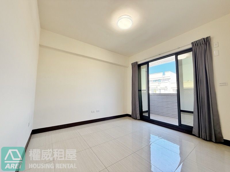 仁武皇家美墅精品四層雙車墅傢俱全