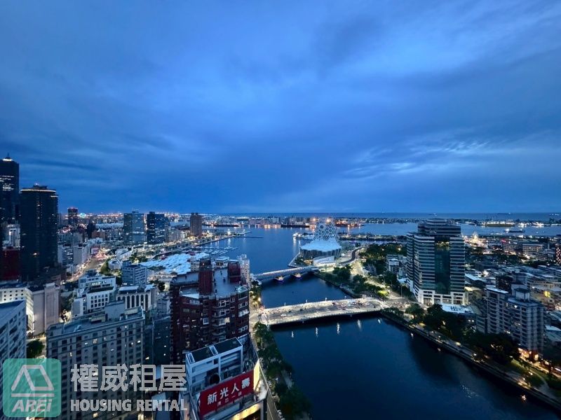 愛情河左岸｜全新高樓層純白景觀宅｜俯瞰愛河天際ｘ平面車位