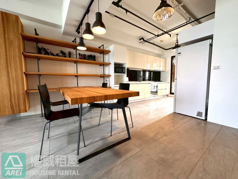 星海灣 ｜近 R8 三多商圈｜美式工業風・指標豪宅｜高樓三房