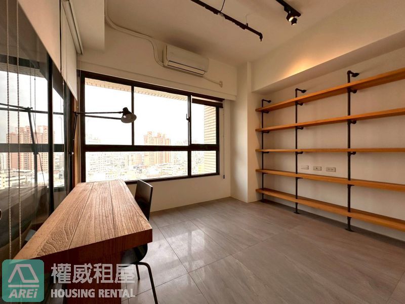 星海灣 ｜近 R8 三多商圈｜美式工業風・指標豪宅｜高樓三房