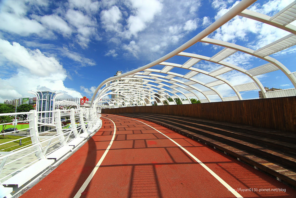 保泰一品｜鄰角窗黃金店鋪