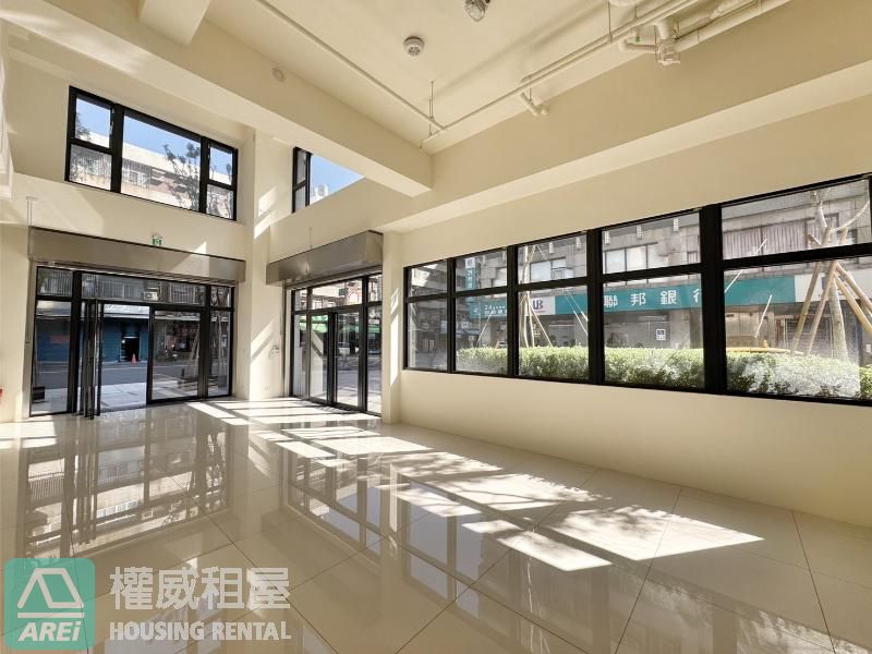 保泰一品｜角窗大面寬黃金店鋪