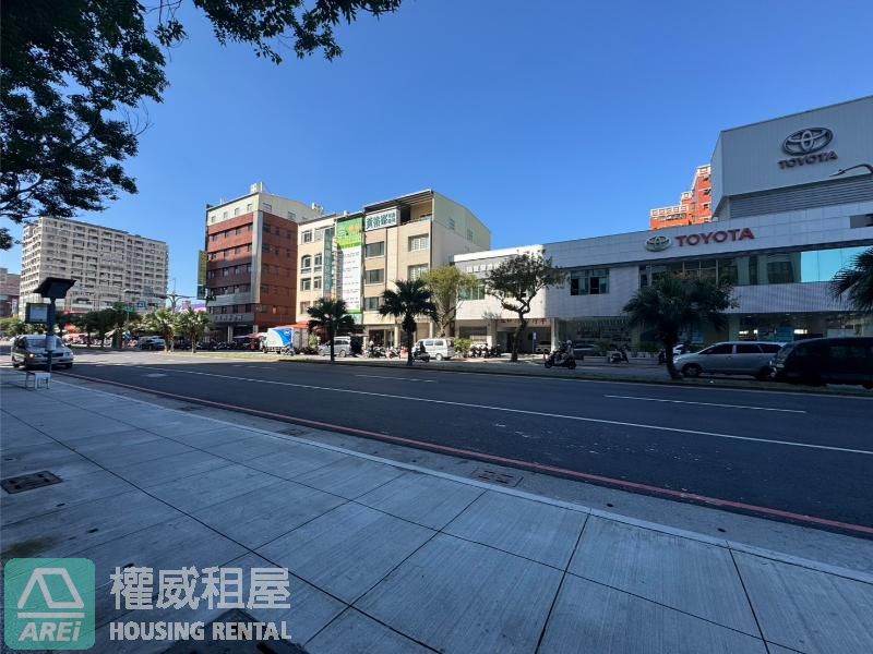 保泰一品｜角窗大面寬黃金店鋪