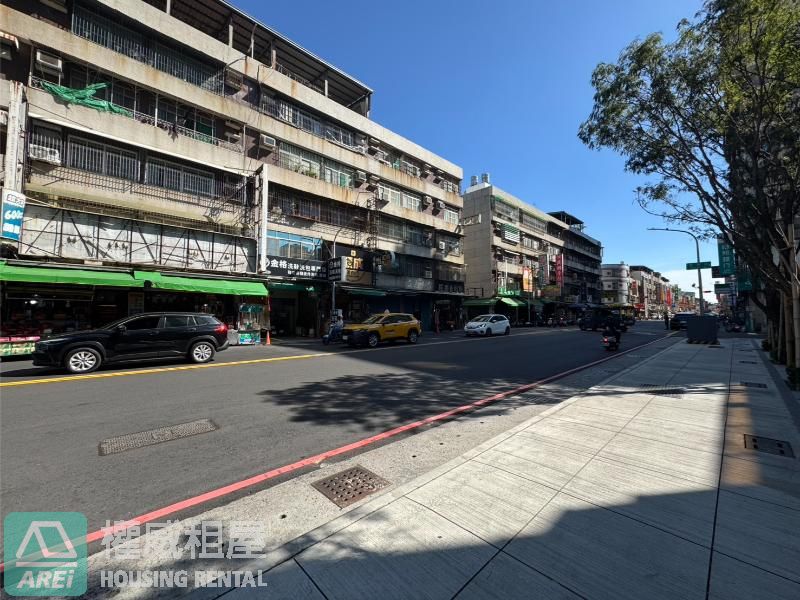 保泰一品｜角窗大面寬黃金店鋪