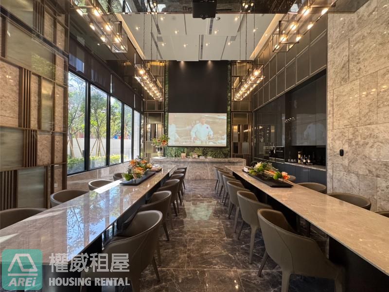 保泰一品｜角窗大面寬黃金店鋪