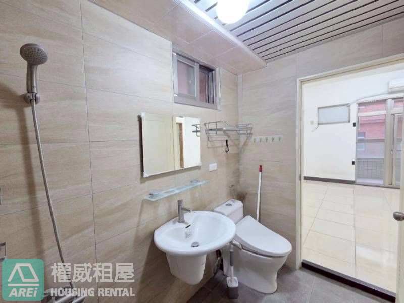 岡山勵志新城｜捷運RK1岡山站三房平車可租補｜雙軌機能宅