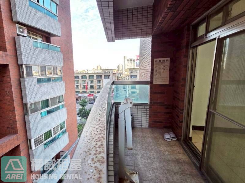 岡山勵志新城｜捷運RK1岡山站三房平車可租補｜雙軌機能宅