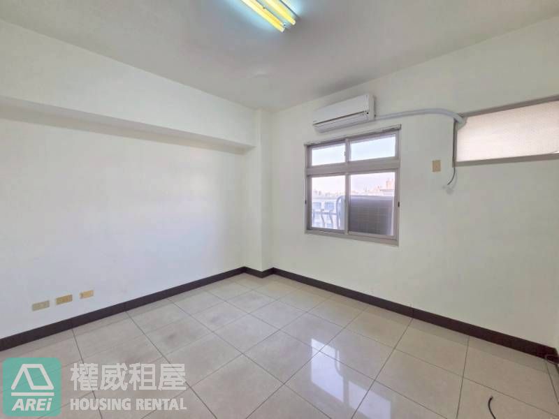 岡山勵志新城｜捷運RK1岡山站三房平車可租補｜雙軌機能宅