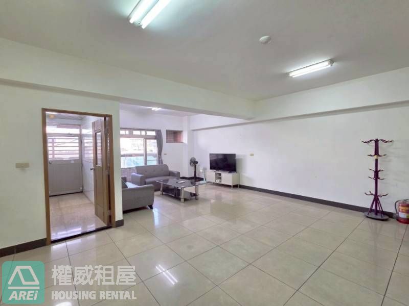 岡山勵志新城｜捷運RK1岡山站三房平車可租補｜雙軌機能宅