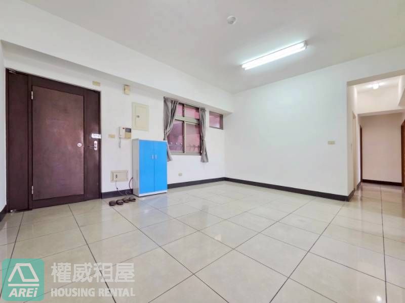 岡山勵志新城｜捷運RK1岡山站三房平車可租補｜雙軌機能宅