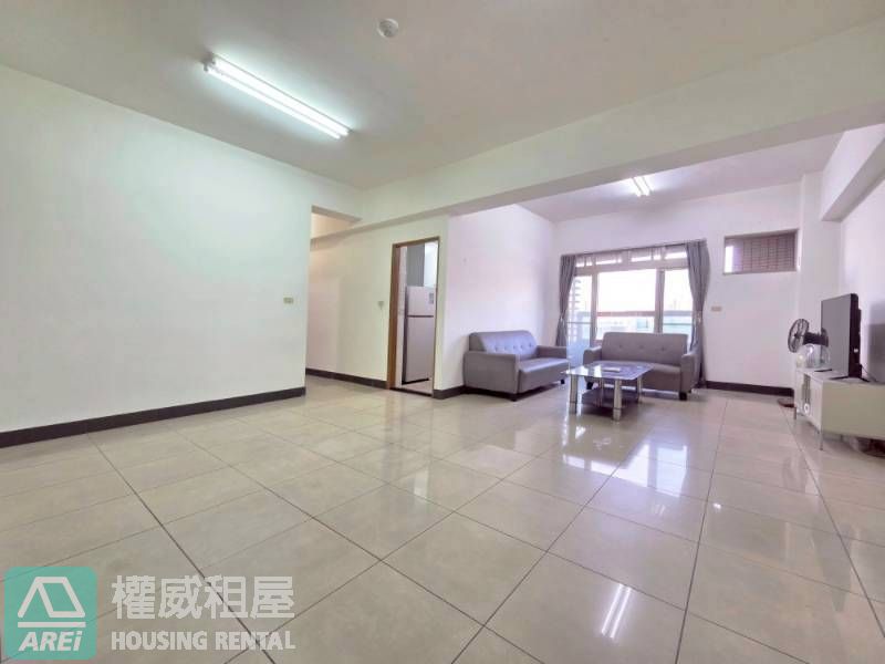 岡山勵志新城｜捷運RK1岡山站三房平車可租補｜雙軌機能宅