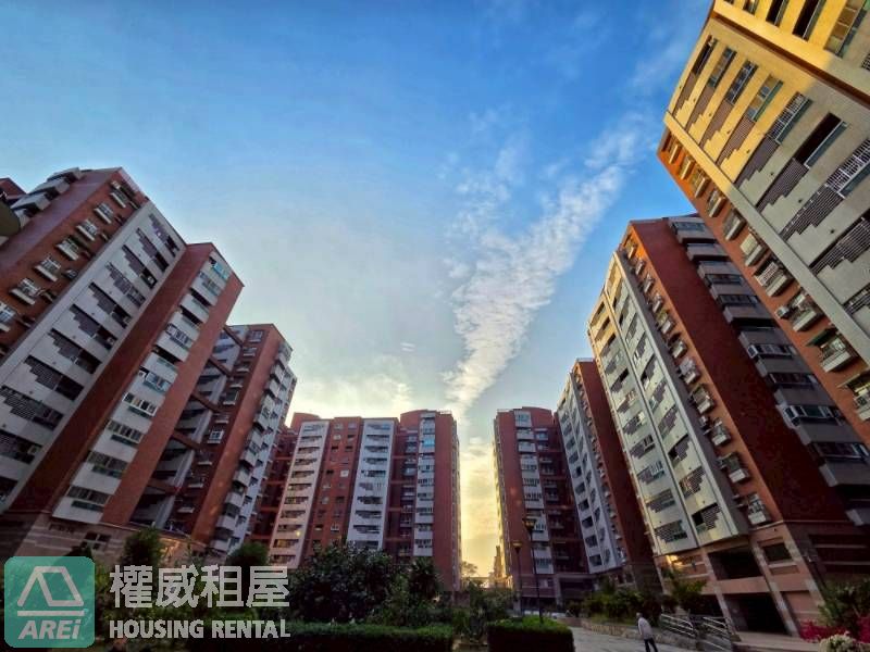 岡山勵志新城｜捷運RK1岡山站三房平車可租補｜雙軌機能宅