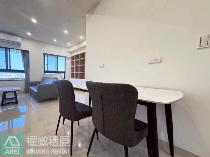 楠梓・高大特區| 冠傑UI| 可租補| 2+1房平車