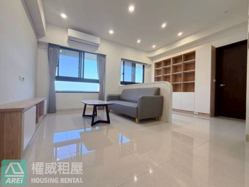 楠梓・高大特區| 冠傑UI| 可租補| 2+1房平車