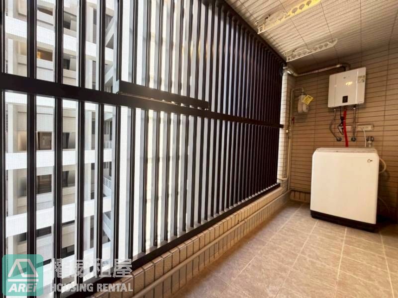 楠梓・高大特區| 冠傑UI| 可租補| 2+1房平車