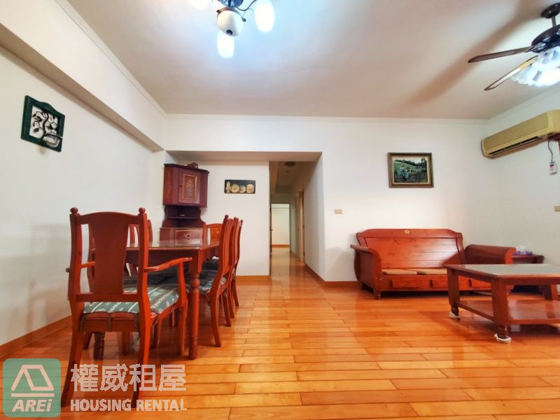 德安公教三房平車∣輕軌C33衛生局∣雙面採光雙衛開窗∣木質日式風格