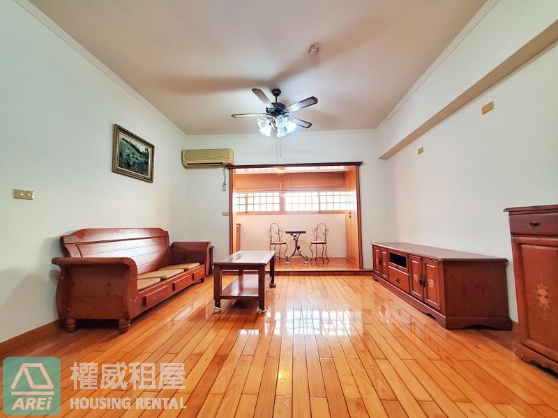 德安公教三房平車∣輕軌C33衛生局∣雙面採光雙衛開窗∣木質日式風格