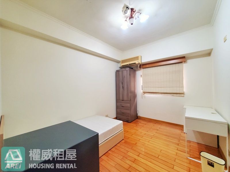 德安公教三房平車∣輕軌C33衛生局∣雙面採光雙衛開窗∣木質日式風格