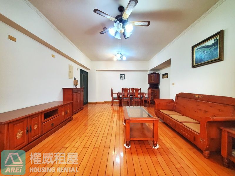 德安公教三房平車∣輕軌C33衛生局∣雙面採光雙衛開窗∣木質日式風格