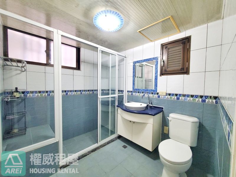 德安公教三房平車∣輕軌C33衛生局∣雙面採光雙衛開窗∣木質日式風格