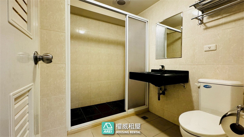 亞灣輕軌高樓層多房型飯店式管理