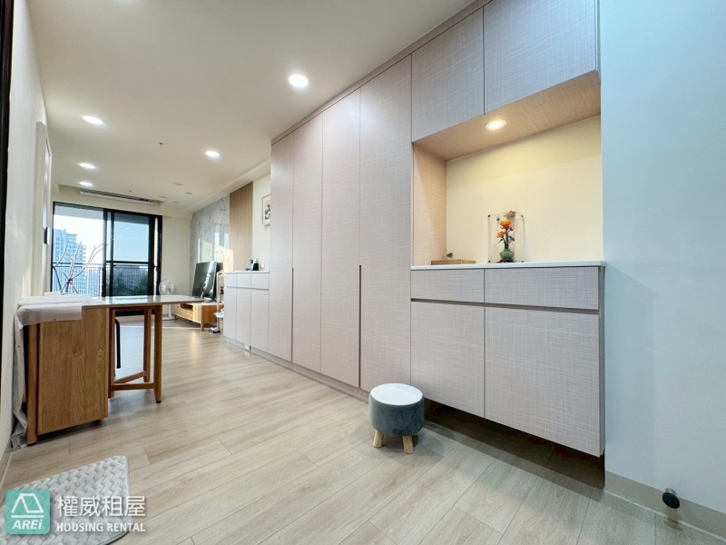 於楠梓一隅藍田玉，擁正三房餘裕，享一樓平車從容