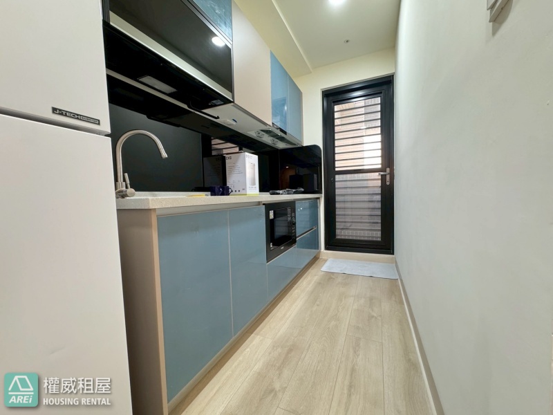 於楠梓一隅藍田玉，擁正三房餘裕，享一樓平車從容