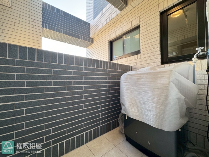 於楠梓一隅藍田玉，擁正三房餘裕，享一樓平車從容