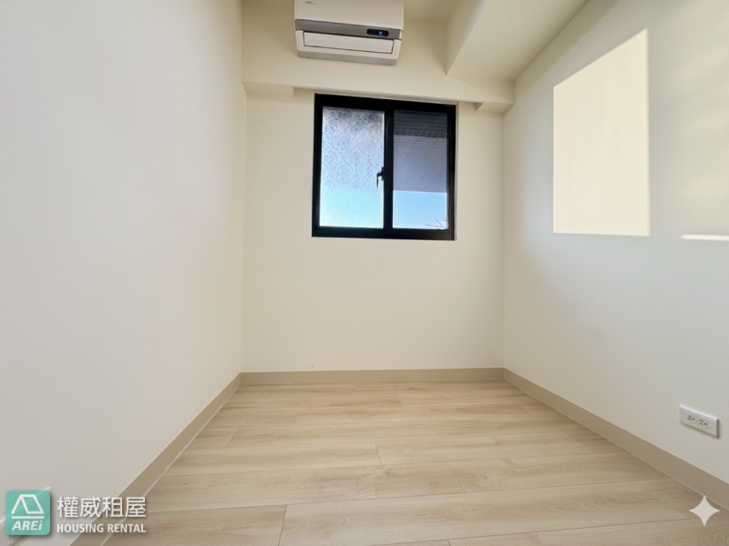 於楠梓一隅藍田玉，擁正三房餘裕，享一樓平車從容