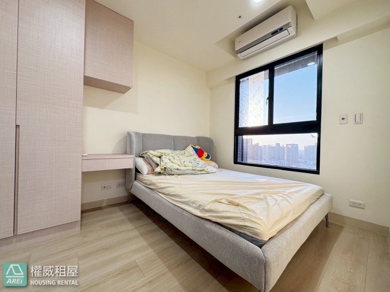 於楠梓一隅藍田玉，擁正三房餘裕，享一樓平車從容