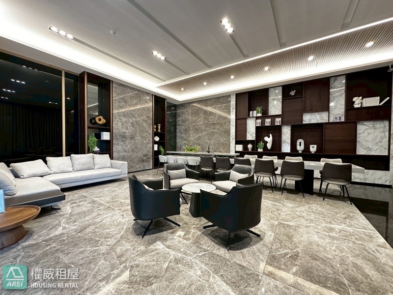 於楠梓一隅藍田玉，擁正三房餘裕，享一樓平車從容