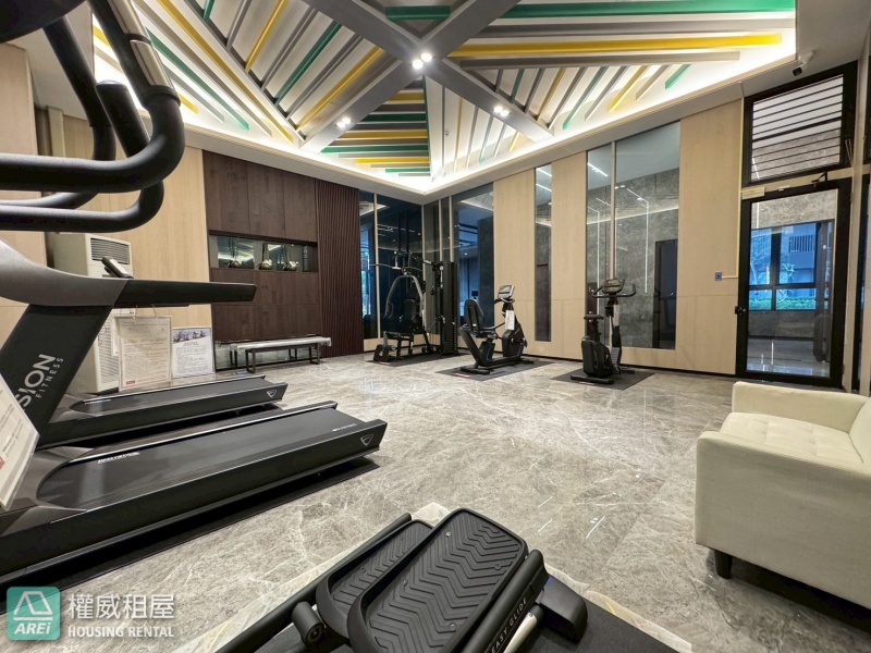 於楠梓一隅藍田玉，擁正三房餘裕，享一樓平車從容