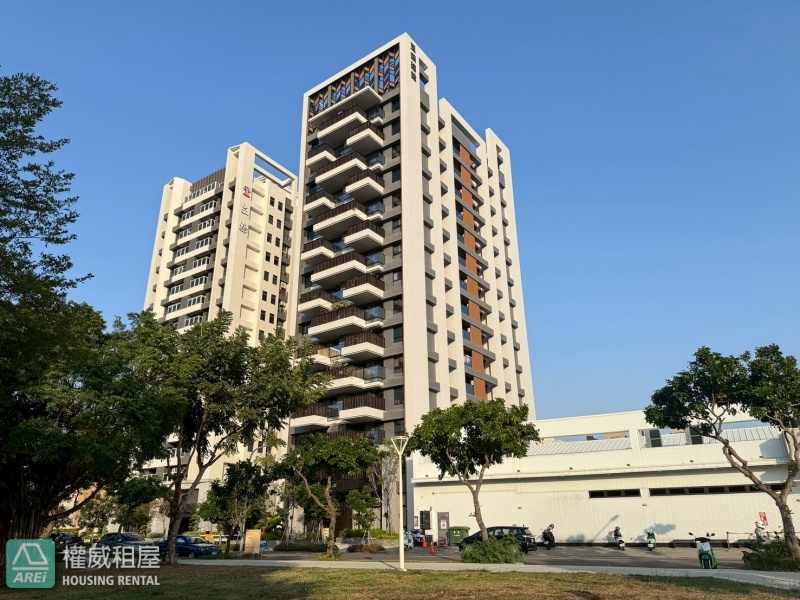 於楠梓一隅藍田玉，擁正三房餘裕，享一樓平車從容