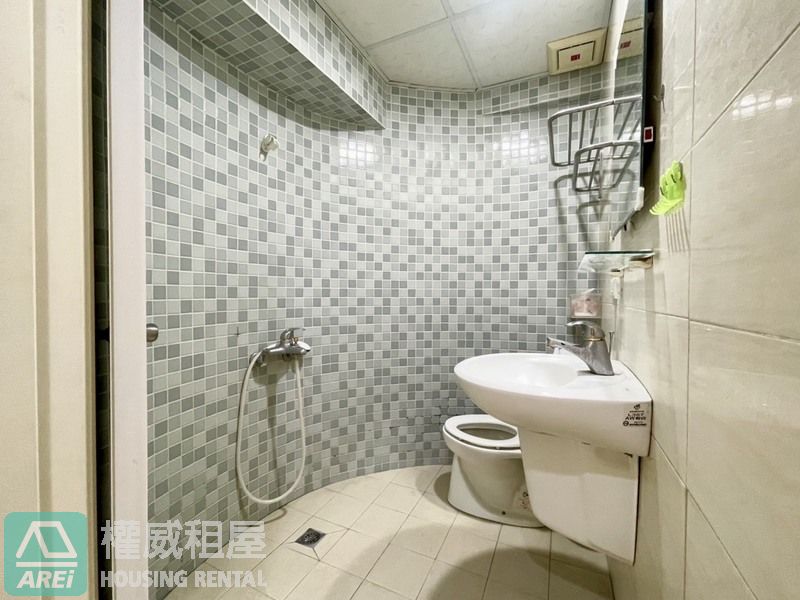 高鐵商圈2樓大空間套房（703房）