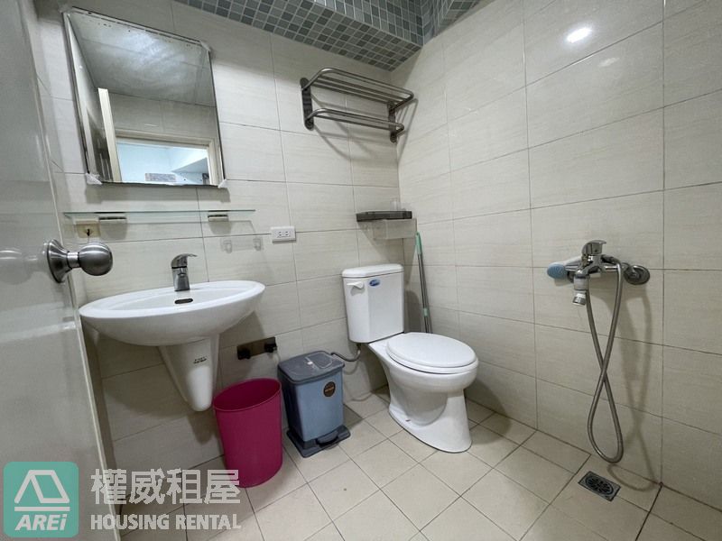 高鐵商圈2樓大空間套房（705房）