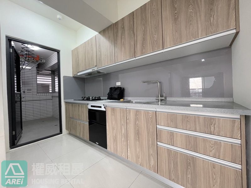 近藍田路PARK ONE全新採光三房平車(空屋)