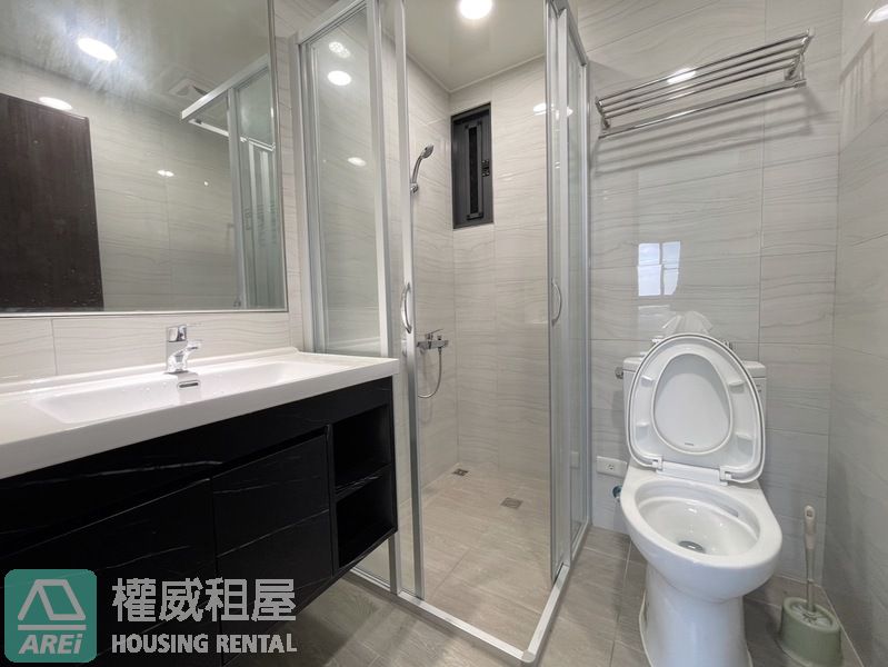 近藍田路PARK ONE全新採光三房平車(空屋)