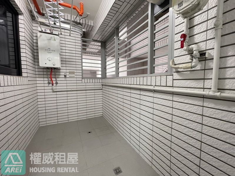 近藍田路PARK ONE全新採光三房平車(空屋)