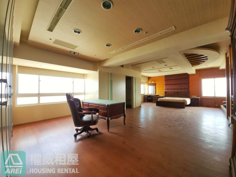 台南東區頂層∣天闕雲端傳奇∣獨立專屬電梯∣室內160坪∣12房3廳5衛7車位