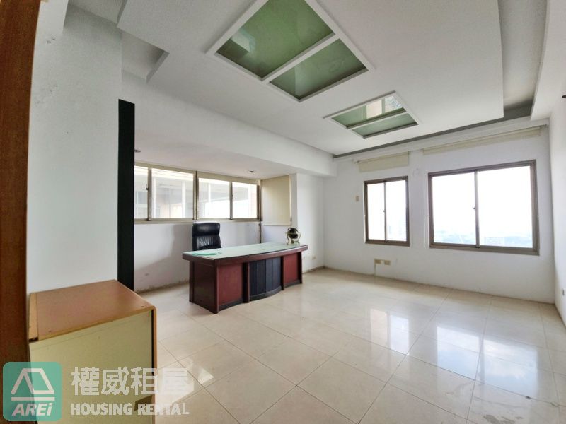 台南東區頂層∣天闕雲端傳奇∣獨立專屬電梯∣室內160坪∣12房3廳5衛7車位