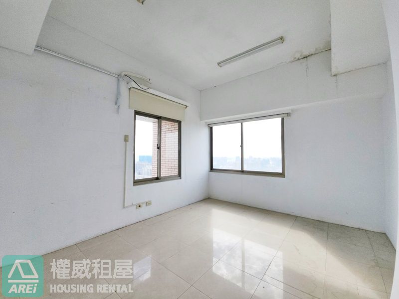 台南東區頂層∣天闕雲端傳奇∣獨立專屬電梯∣室內160坪∣12房3廳5衛7車位