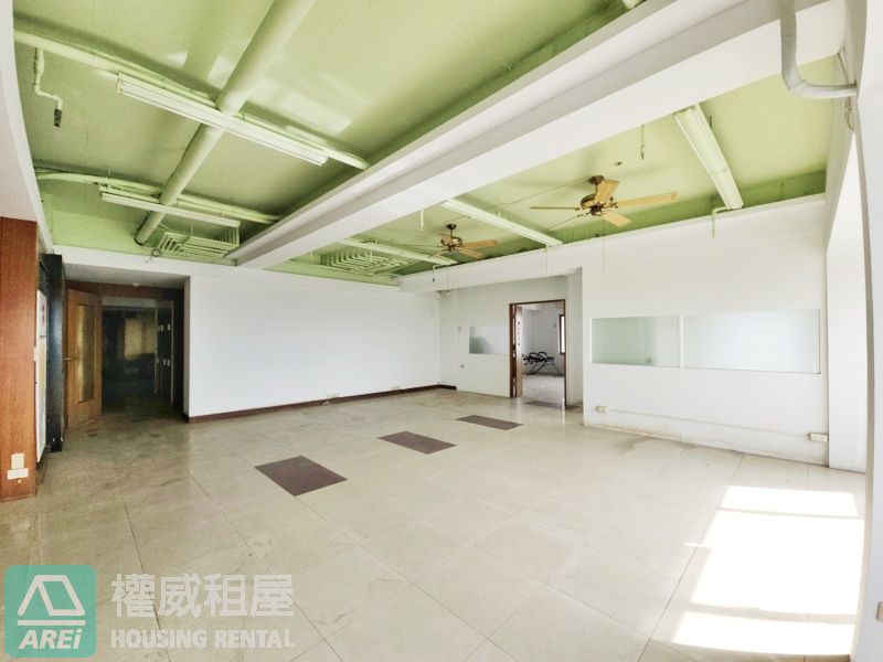 台南東區頂層∣天闕雲端傳奇∣獨立專屬電梯∣室內160坪∣12房3廳5衛7車位