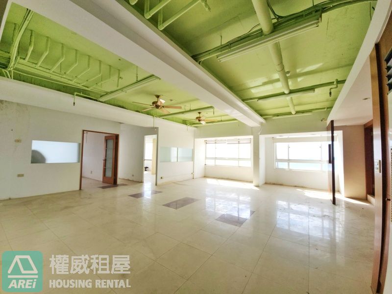 台南東區頂層∣天闕雲端傳奇∣獨立專屬電梯∣室內160坪∣12房3廳5衛7車位