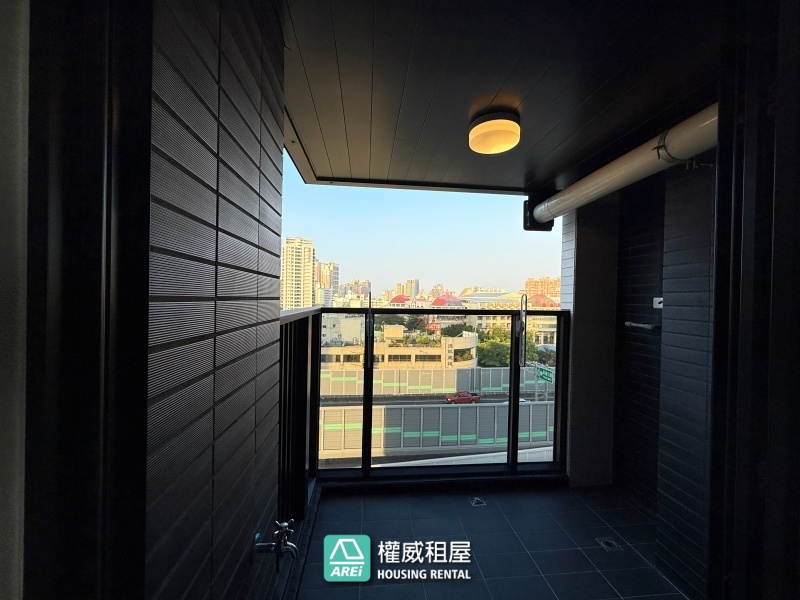 自由朗誦｜全新空屋出租含車位｜歡迎您來布置屬於您的空間