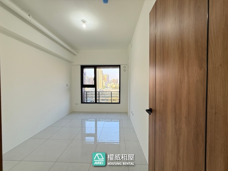 自由朗誦｜全新空屋出租含車位｜歡迎您來布置屬於您的空間