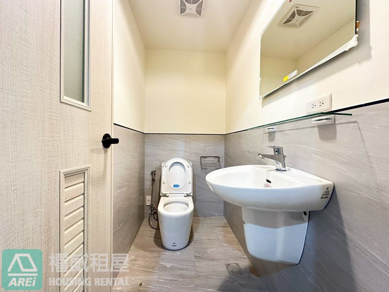 高鐵商圈鑫悅全新大面寬店面1+夾