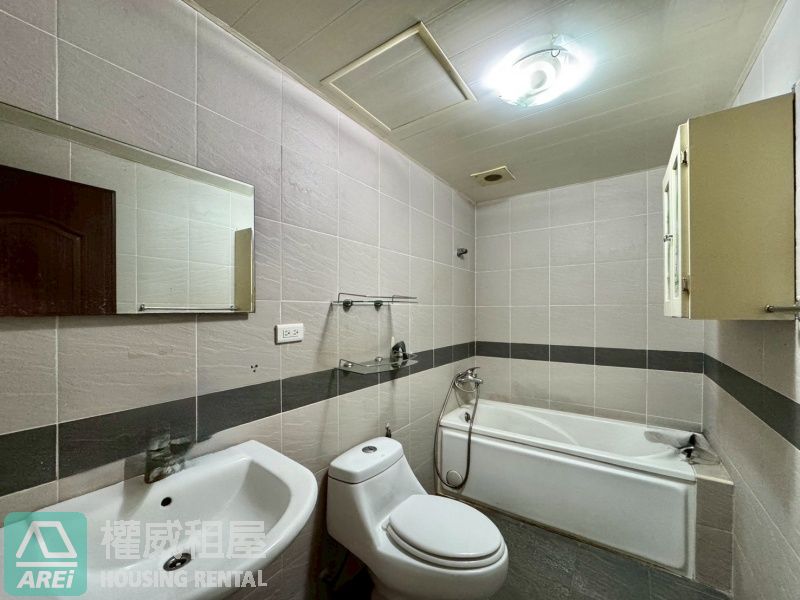 英明商圈🚈輕軌凱旋二聖｜文化馥麗3房