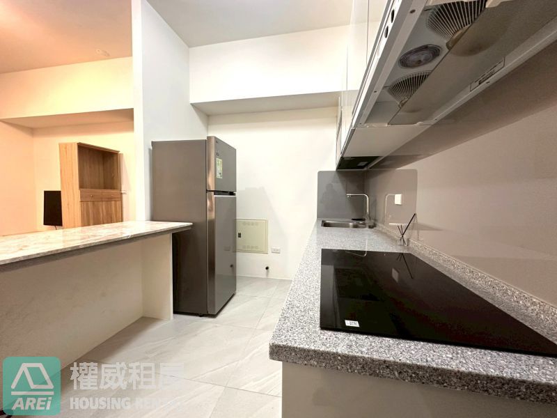 楠梓高大特區｜TOP ONE｜家具家電齊全｜可立即入住